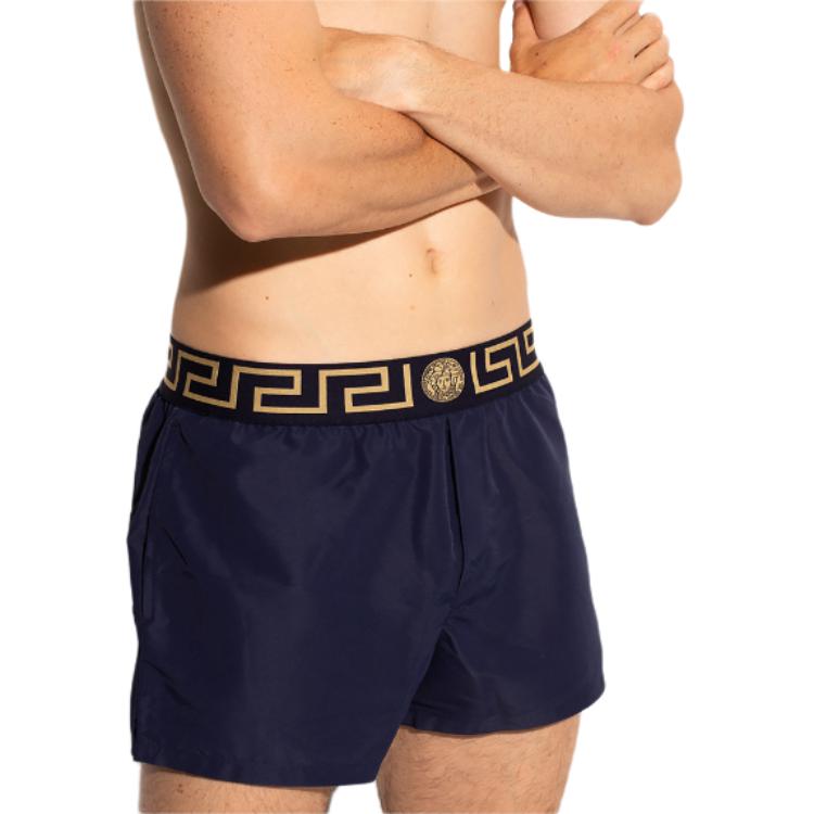 Lookbook ヴェルサーチ ネイビーブルーローライズルーズスイムトランクス レタープリントデザイン ABU01022-A232415-A70W0