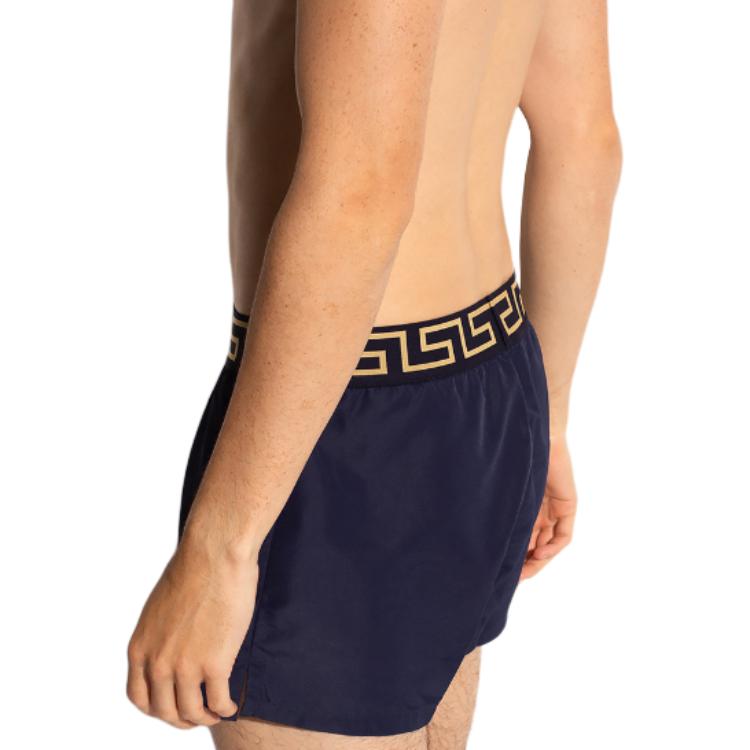 Shop ヴェルサーチ ネイビーブルーローライズルーズスイムトランクス レタープリントデザイン ABU01022-A232415-A70W0
