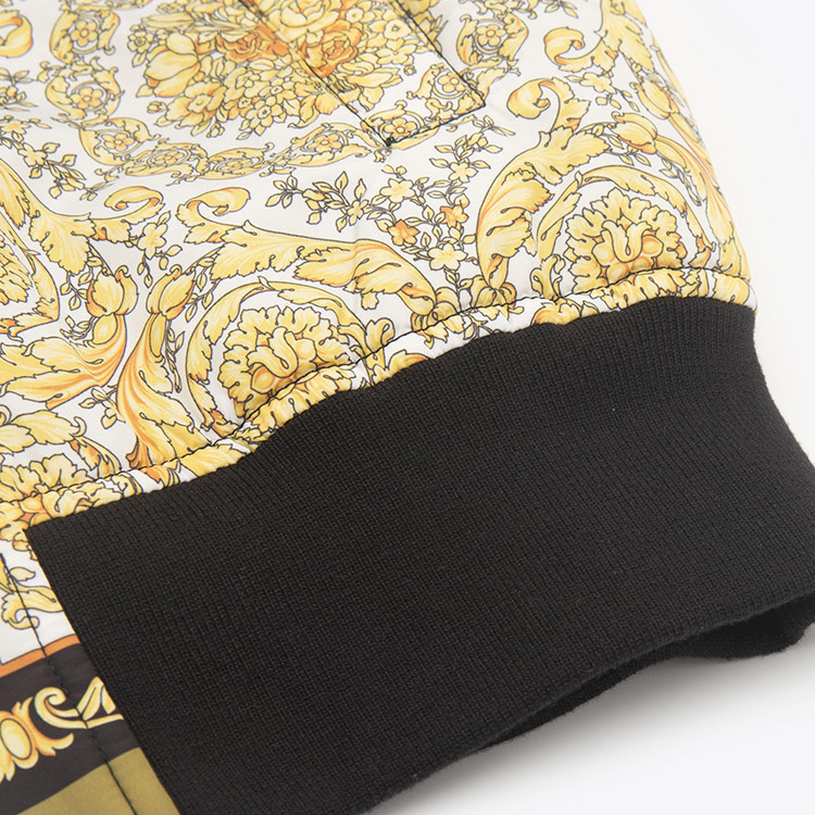 Sizing VERSACE Jaket Bomber Reversible Motif Baroque Hitam. A88323-1F00440-5W060