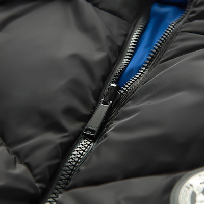 Versace Jaket Down Lengan Panjang Reversible Logo - Hitam 1002750-1A02018-2B010 Details for Versace Jaket Down Lengan Panjang Reversible Logo - Hitam 1002750-1A02018-2B010