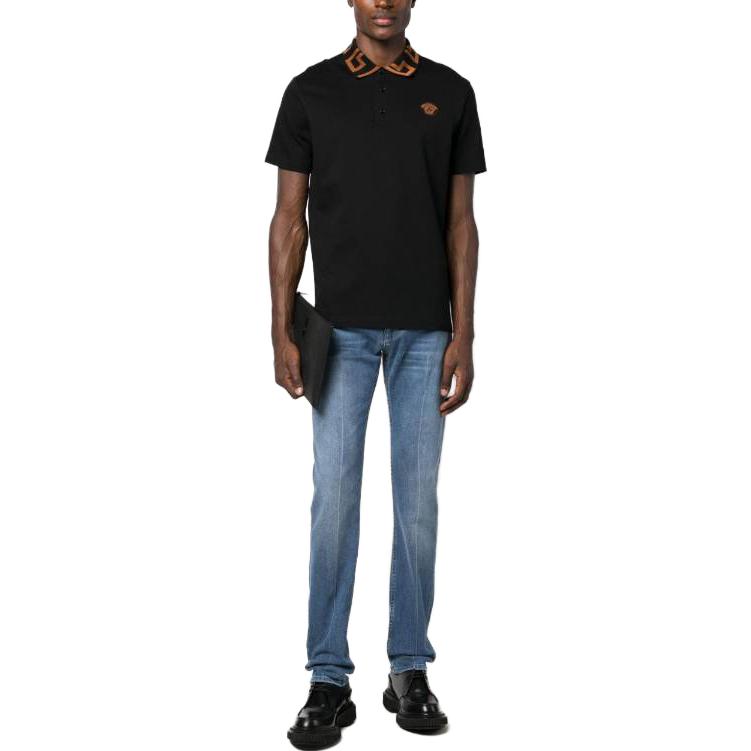 Lookbook VERSACE Jeans Slim Fit Azul Marino con Lavado Claro y Detalle en Bolsillo 1011693-1A08895-1D520