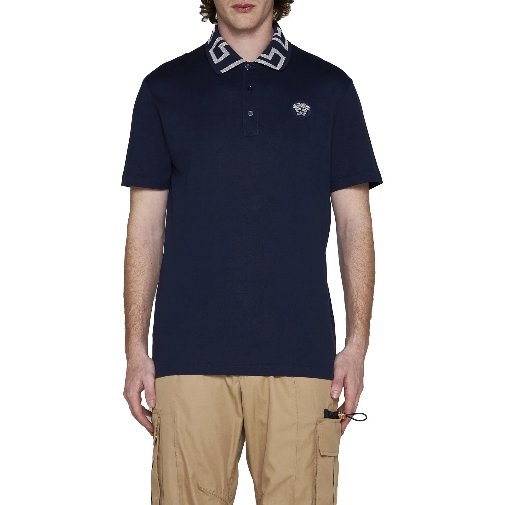 Lookbook VERSACE Kaos Polo Slim Fit Lengan Pendek Biru Navy Solid A87402-1A01552-1UI20