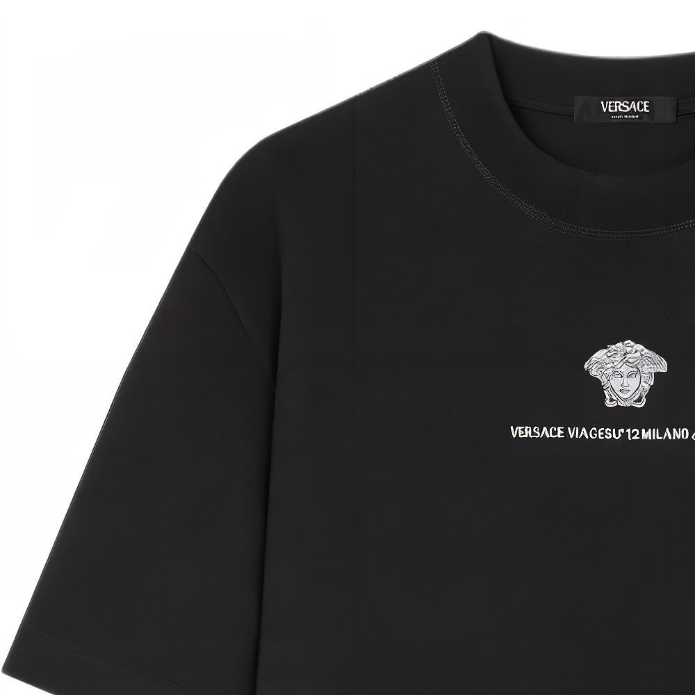 Sizing VERSACE SS24 黑色刺繡Logo圓領短袖T恤。 1015738-1A11054-1B000