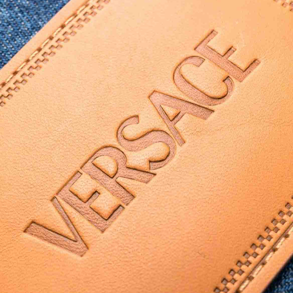 Versace  Straight-Leg Blue Denim Jeans with Mid-Rise and Zip Closure. 1010816-1A07987-1D520 圖 7