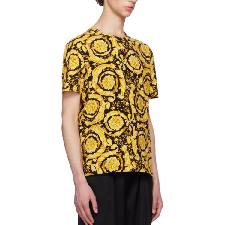 Lookbook VERSACE  Yellow Logo Print Crewneck Loose Fit Short Sleeve T-Shirt. 1000959-1A11188-5B010