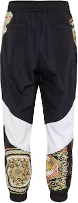 VERSACE Celana Jogger Knit Motif Baroque Hitam A885391-F006132-B020 Lookbook VERSACE Celana Jogger Knit Motif Baroque Hitam A885391-F006132-B020