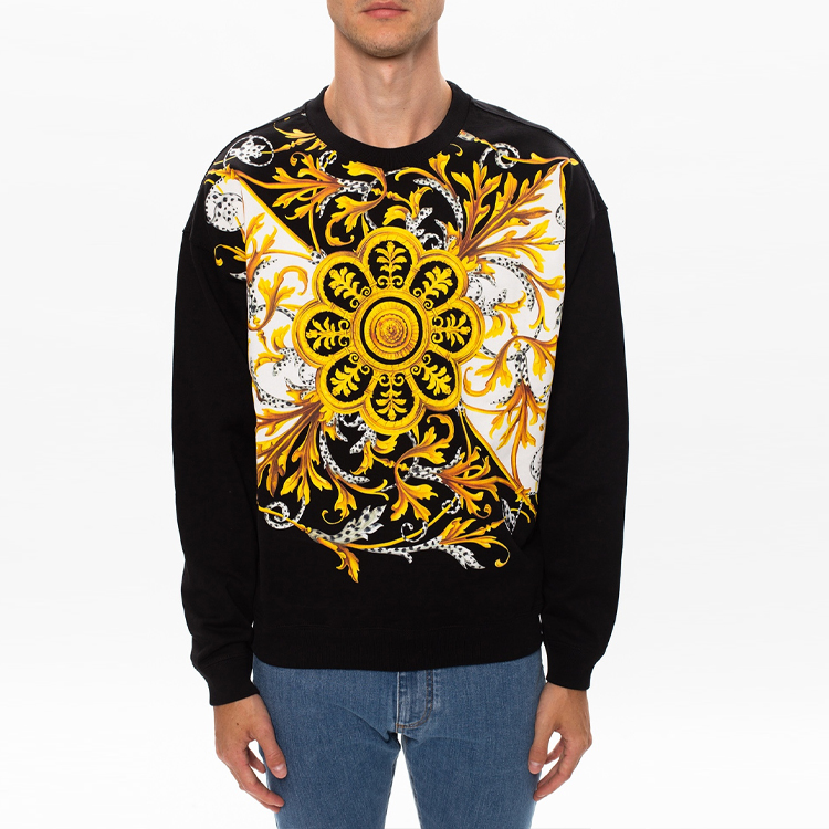 Lookbook Sudadera Negra de Manga Larga con Estampado Barroco de Versace A87477-A231242-A1008