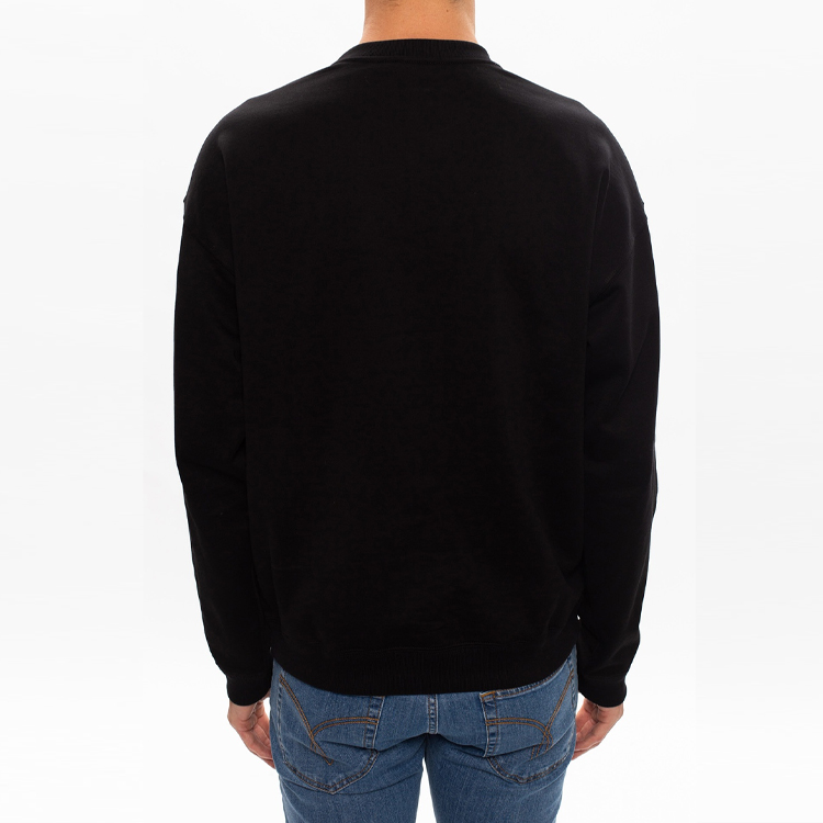 Shop Sudadera Negra de Manga Larga con Estampado Barroco de Versace A87477-A231242-A1008