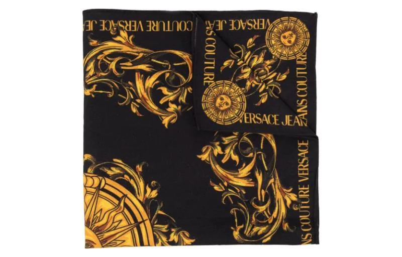 Lookbook 베르사체 바로크 프린트 스카프 블랙 유니섹스 커플 스타일 겨울 액세서리. 72GA0Y01ZG066G89