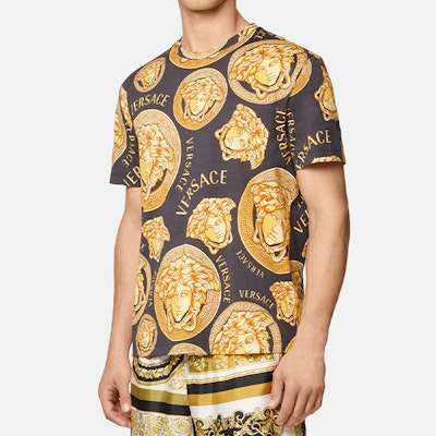 VERSACE Baroque Print SS21 T-Shirt Gold A76113-1F00641-5B000 Lookbook VERSACE Baroque Print SS21 T-Shirt Gold A76113-1F00641-5B000