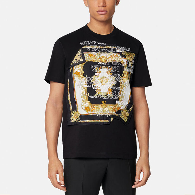 VERSACE Black Crewneck T-Shirt with Letter Print Design. 1000851-1A00661-2B130 圖 4