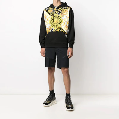 VERSACE 黑色花卉印花長袖連帽上衣 A87476-A231242-A1008 Shop VERSACE 黑色花卉印花長袖連帽上衣 A87476-A231242-A1008