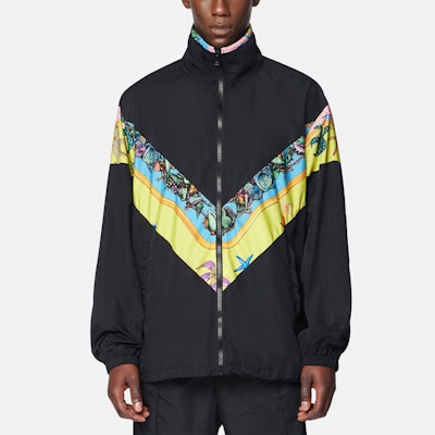 范思哲黑色印花拉链夹克配翻领. A89028-1F00977-5Y010 Shop 范思哲黑色印花拉链夹克配翻领. A89028-1F00977-5Y010