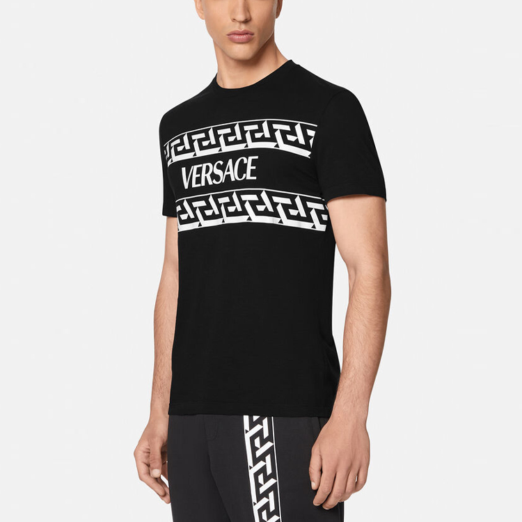 VERSACE Black Letter Logo Printed Crewneck T-Shirt. 1002428-1A01780-1B000 圖 4