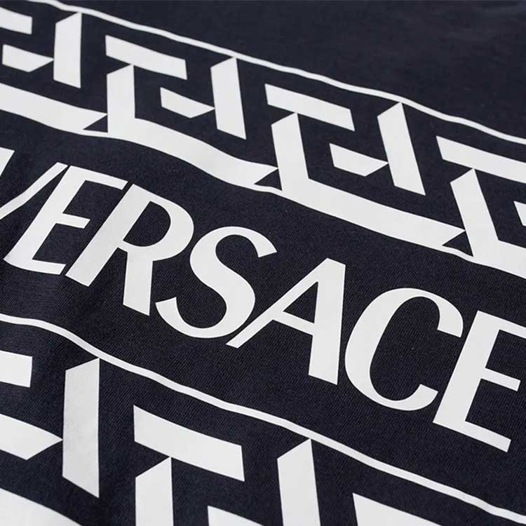 VERSACE Black Letter Logo Printed Crewneck T-Shirt. 1002428-1A01780-1B000 圖 6