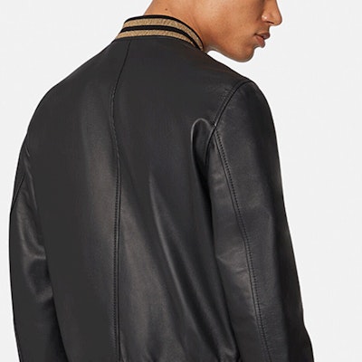 VERSACE 黑色字母拉鍊棒球領夾克 A81890-1L00176-2B150 Sizing VERSACE 黑色字母拉鍊棒球領夾克 A81890-1L00176-2B150