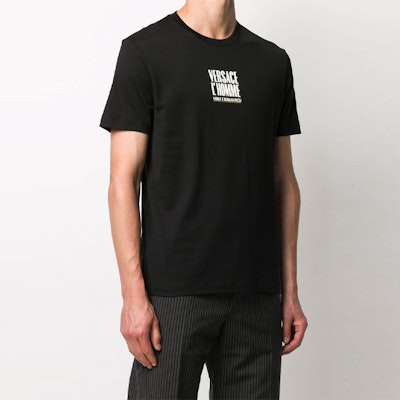 VERSACE 黑色標誌印花圓領T恤 A86436-A228806-A1008 Shop VERSACE 黑色標誌印花圓領T恤 A86436-A228806-A1008