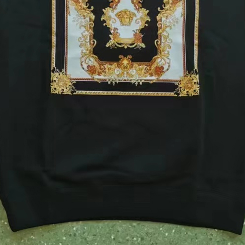 Purchase Sudadera Versace Negra con Logo Estampado y Manga Larga 1008282-1A05925-2B510