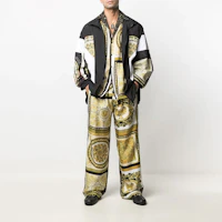 Lookbook VERSACE 黑色Logo印花寬鬆版休閒外套 A885411-F006132-B020