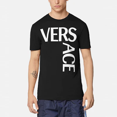 베르사체 블랙 로고 프린트 반팔 크루넥 티셔츠 1001288-1A00922-1B000 Shop 베르사체 블랙 로고 프린트 반팔 크루넥 티셔츠 1001288-1A00922-1B000