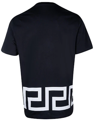 Camiseta Negra de Manga Corta con Estampado de Logo VERSACE. A88560-A235263-A1008 Lookbook Camiseta Negra de Manga Corta con Estampado de Logo VERSACE. A88560-A235263-A1008