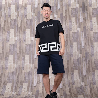 Camiseta Negra de Manga Corta con Estampado de Logo VERSACE. A88560-A235263-A1008 Purchase Camiseta Negra de Manga Corta con Estampado de Logo VERSACE. A88560-A235263-A1008