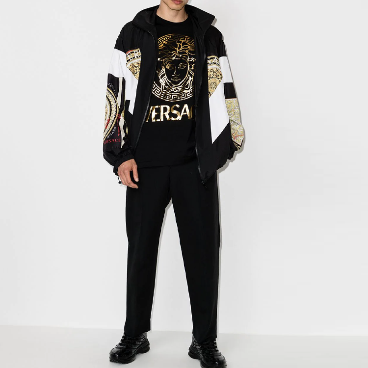 Shop ヴェルサーチ ブラック メデューサ ロゴ 半袖 Tシャツ. A89286-A228806-A1008