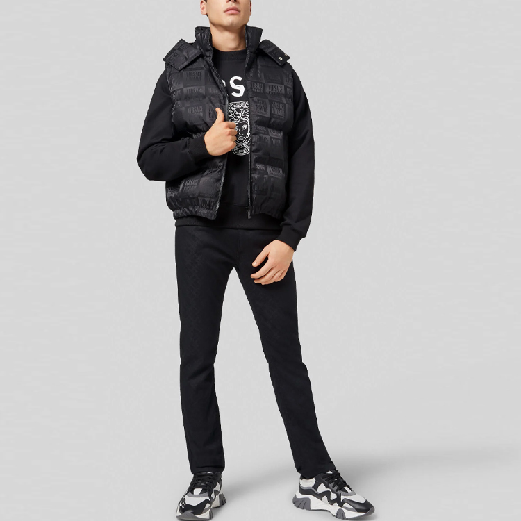 Lookbook VERSACE Sweatshirt Hitam Logo Medusa A86884-A232781-A1008