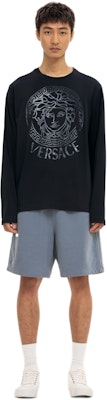 VERSACE 黑色印花長袖圓領T恤 A85871-A228806-A1008 Shop VERSACE 黑色印花長袖圓領T恤 A85871-A228806-A1008
