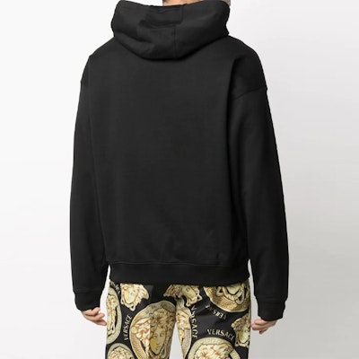 范思哲黑色刺绣字母套头卫衣 A88699-A231242-A1008 Shop 范思哲黑色刺绣字母套头卫衣 A88699-A231242-A1008