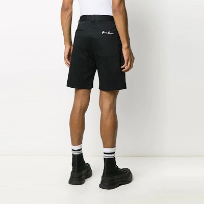 VERSACE Celana Pendek Hitam Logo Musim Panas Straight-Cut. A87360-A229957-A1008 Shop VERSACE Celana Pendek Hitam Logo Musim Panas Straight-Cut. A87360-A229957-A1008