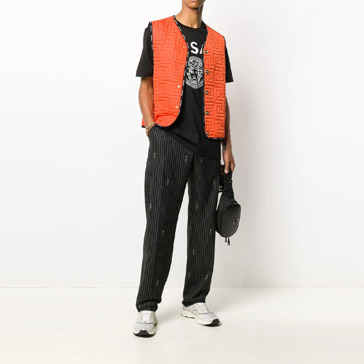 VERSACE Black T-Shirt with Alphabet Logo Print Short Sleeve Pullover A86893-A228806-A1008 圖 3