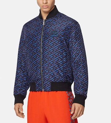 ヴェルサーチ ブルー ロゴプリント ジップアップジャケット A88323-1A01931-5U180 Shop ヴェルサーチ ブルー ロゴプリント ジップアップジャケット A88323-1A01931-5U180