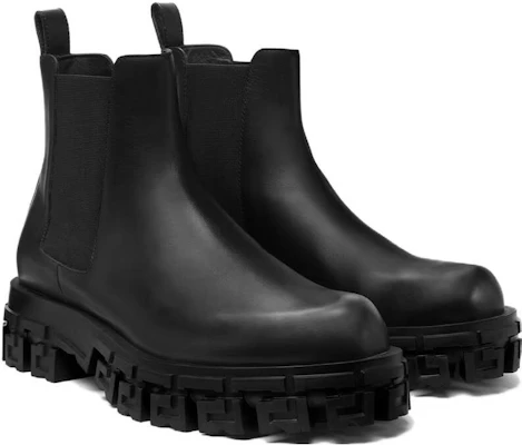 Versace Chelsea Boots 'Lengan Simple Hitam' 1010563-1A05956_1B000 Lookbook Versace Chelsea Boots 'Lengan Simple Hitam' 1010563-1A05956_1B000