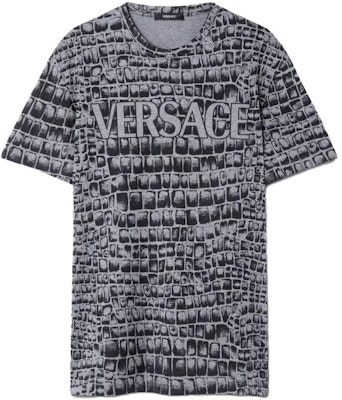 ヴェルサーチ コッコドリロ ロゴ クルーネック グラフィック Tシャツ グレー メンズ 半袖 1013110-1A09030-2ED10 Order ヴェルサーチ コッコドリロ ロゴ クルーネック グラフィック Tシャツ グレー メンズ 半袖 1013110-1A09030-2ED10