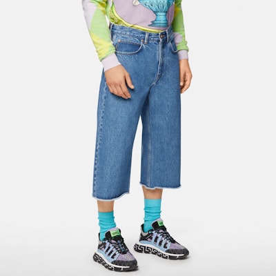 Versace Celana Jeans Denim Biru Cropped. A88652-1F00555-1D030 Shop Versace Celana Jeans Denim Biru Cropped. A88652-1F00555-1D030