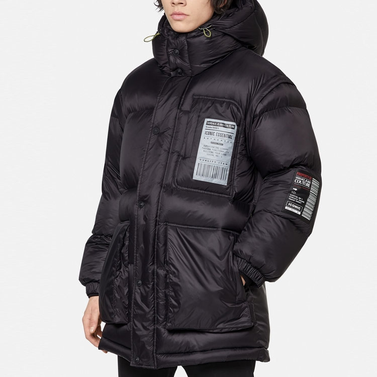 Shop VERSACE 탈부착 소매 패치 코튼 재킷 - 블랙 E71GAU411-ECQS08-E899