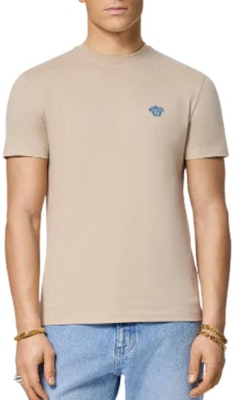 Versace 刺繡 logo 寬鬆版型圓領 T 恤 米色 1008481-1A08489-1KF90 Shop Versace 刺繡 logo 寬鬆版型圓領 T 恤 米色 1008481-1A08489-1KF90