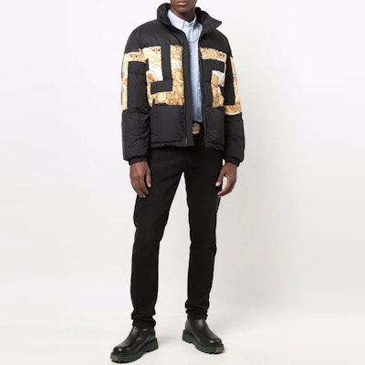 VERSACE FW21 Greek Print Down Jacket Winter Black. 10010351-A00707-6B120 Lookbook VERSACE FW21 Greek Print Down Jacket Winter Black. 10010351-A00707-6B120