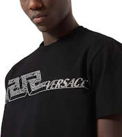 Details for VERSACE FW22 黑色圓領短袖T恤 字母印花設計 1006447-1A04416-1B000