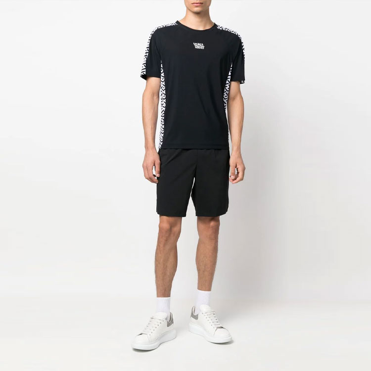 VERSACE FW22  Black Letter Crewneck Short Sleeve T-Shirt 10046811-A03229-2W020 圖 4