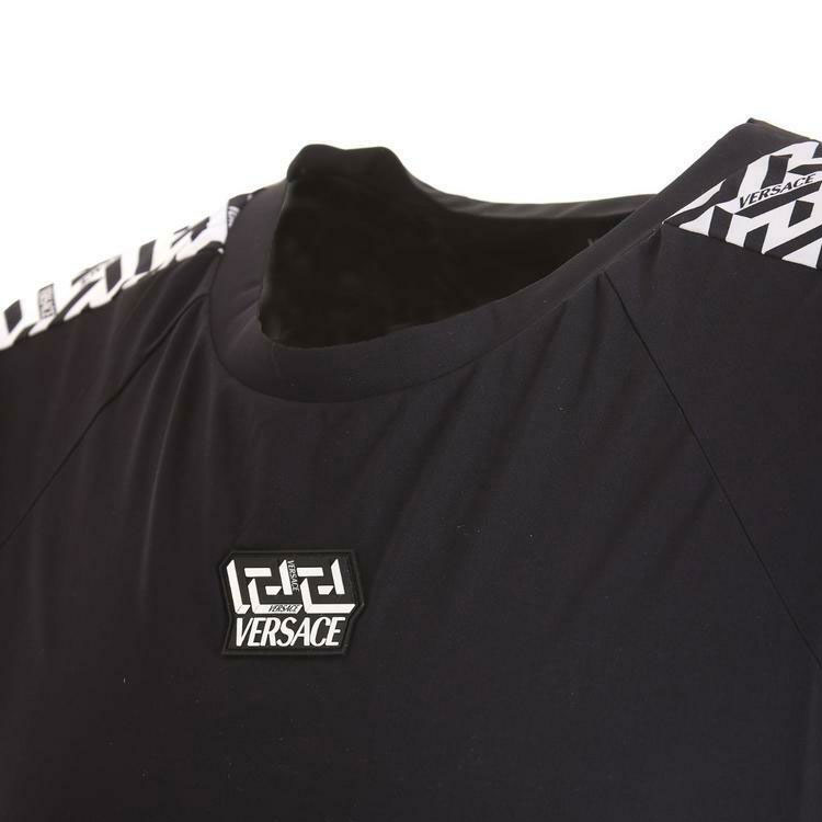VERSACE FW22  Black Letter Crewneck Short Sleeve T-Shirt 10046811-A03229-2W020 圖 7