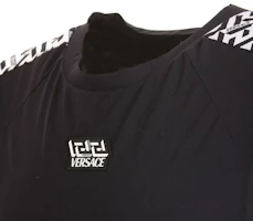 Sizing VERSACE FW22 Black Letter Crewneck Short Sleeve T-Shirt 10046811-A03229-2W020