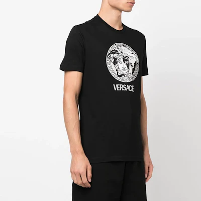 VERSACE FW22 Black Letter Graphic Crew Neck T-Shirt 1006984-1A04967-1B000 Details for VERSACE FW22 Black Letter Graphic Crew Neck T-Shirt 1006984-1A04967-1B000