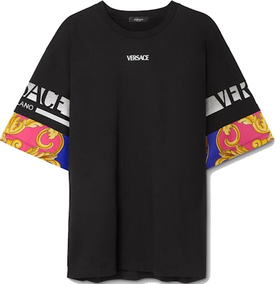 VERSACE FW22 Black Letter Print Crew Neck Short Sleeve T-Shirt 1006448-1A04117-2B510 Buy VERSACE FW22 Black Letter Print Crew Neck Short Sleeve T-Shirt 1006448-1A04117-2B510