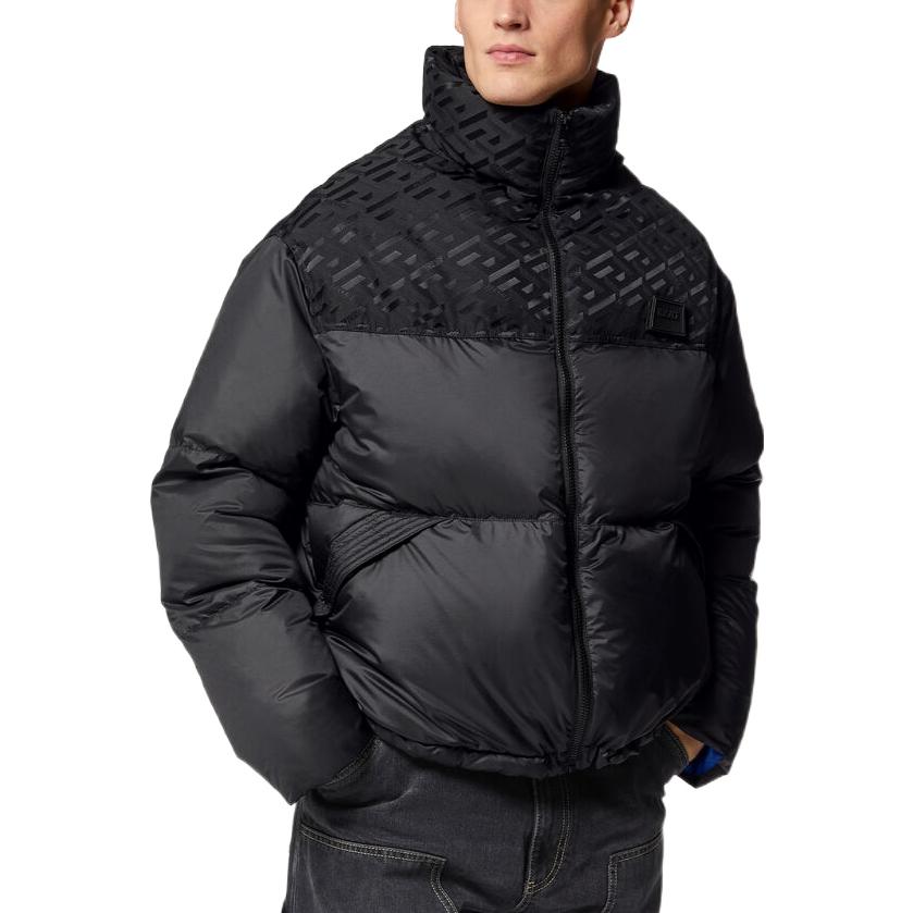 Purchase ヴェルサーチ FW22 ブラックロゴ ハイネック ジッパー パファージャケット. 1007464-1A06182-1B000