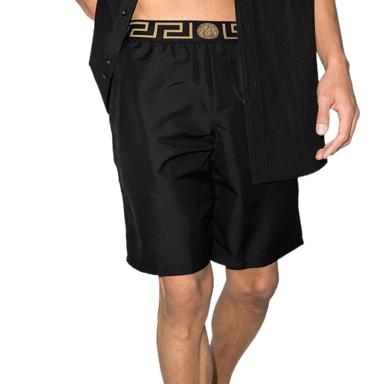 Lookbook 베르사체 FW22 블랙 로고 프린트 스트레이트 레그 캐주얼 쇼츠 ABU0102-7A23241-5A80G
