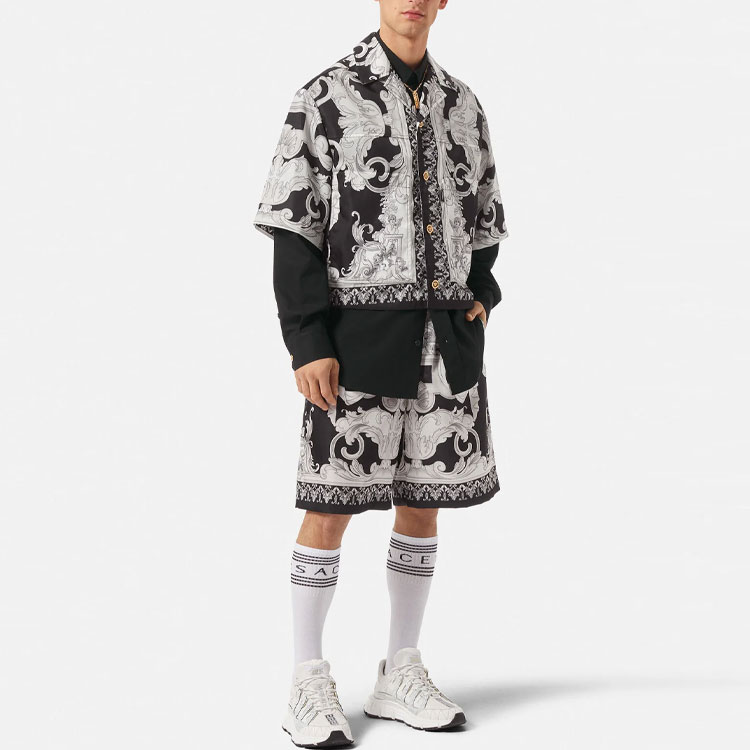 Lookbook VERSACE FW22 Baju Hitam Lengan Panjang Berkancing Single 1006062-1A01816-1B000