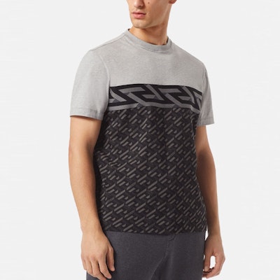 Versace FW22 Colorblock Graphic Print Crewneck T-Shirt Grey 1006439-1A04407-5B050 Lookbook Versace FW22 Colorblock Graphic Print Crewneck T-Shirt Grey 1006439-1A04407-5B050