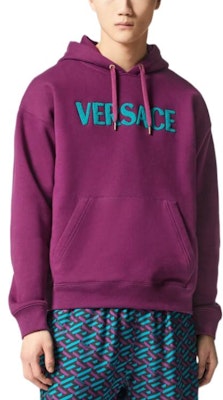 ヴェルサーチ FW22 パープルレッドフーディー レターロゴプリント入り. 1006975-1A04511-1LA50 Lookbook ヴェルサーチ FW22 パープルレッドフーディー レターロゴプリント入り. 1006975-1A04511-1LA50